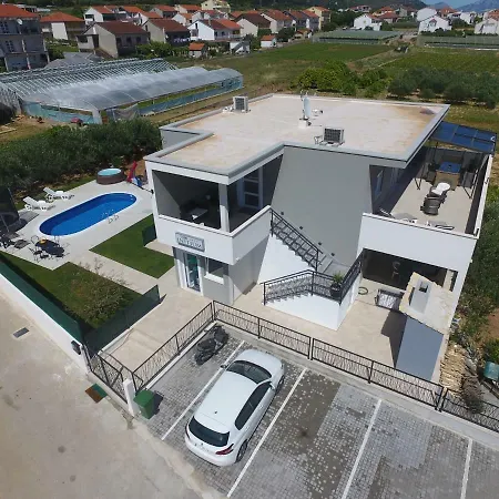 Initium,heated Pool Season Vila *