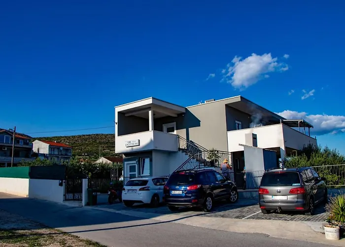 Initium,heated Pool Season *