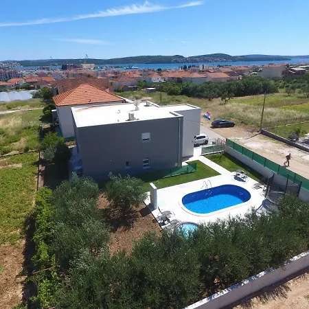 Initium,heated Pool Season Трогир