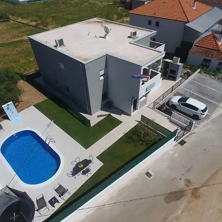 Initium,heated Pool Season *