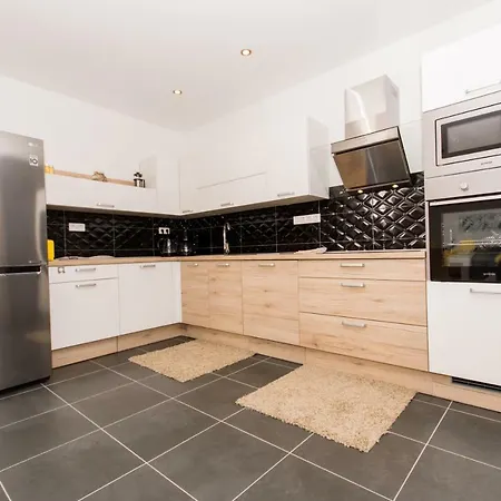 Вилла Initium,heated Pool Season Трогир