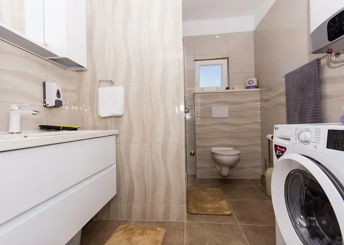 Initium,heated Pool Season *