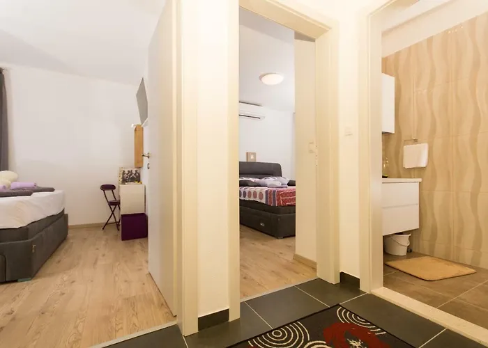 Initium,heated Pool Season טרוגיר