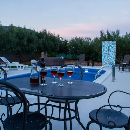 Вилла Initium,heated Pool Season Трогир
